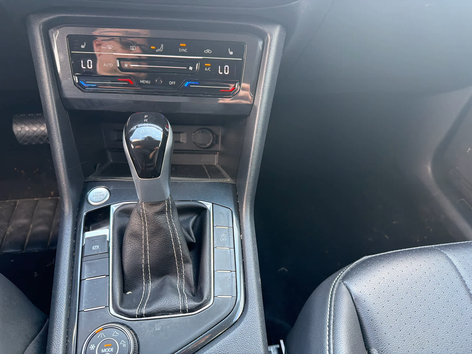 Used 2024 Volkswagen Tiguan SE AWD/4WD image 29
