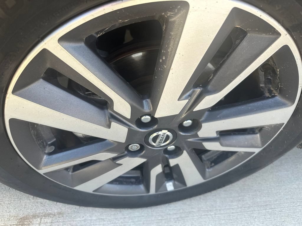 Used 2020 Nissan Versa SV FWD image 8