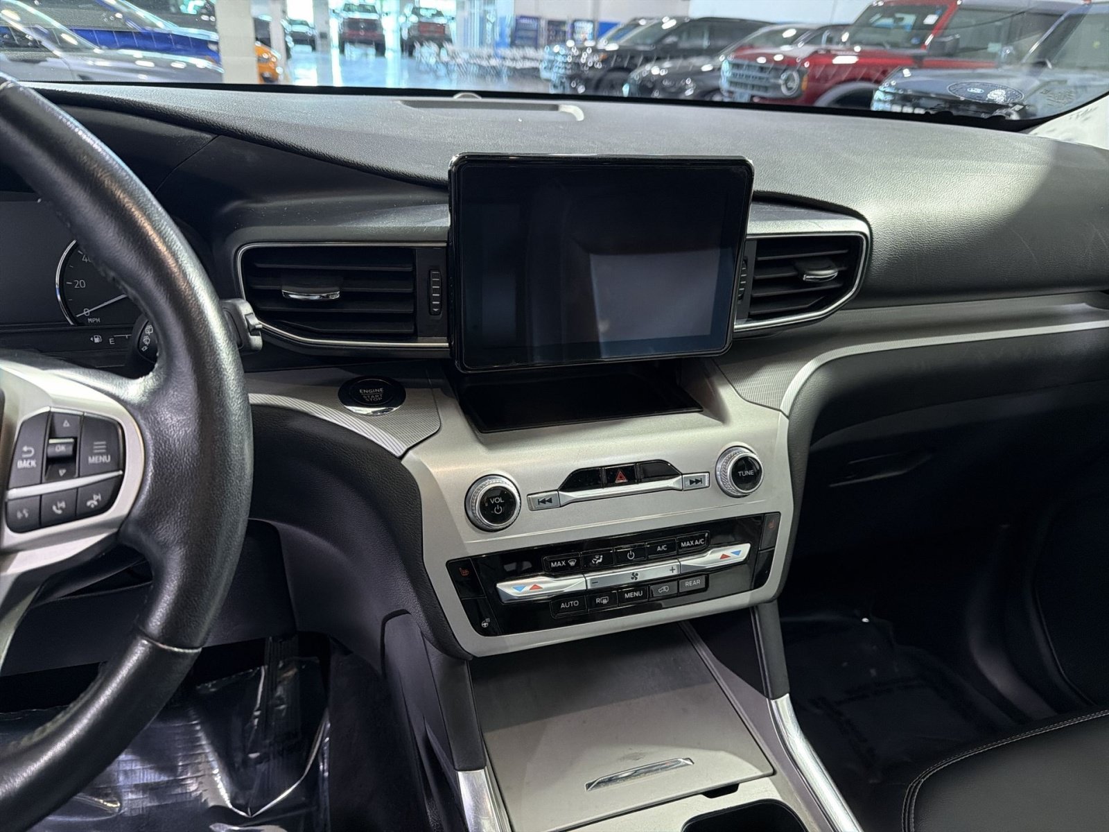 Used 2022 Ford Explorer XLT w/ Equipment Group 202A AWD/4WD image 22