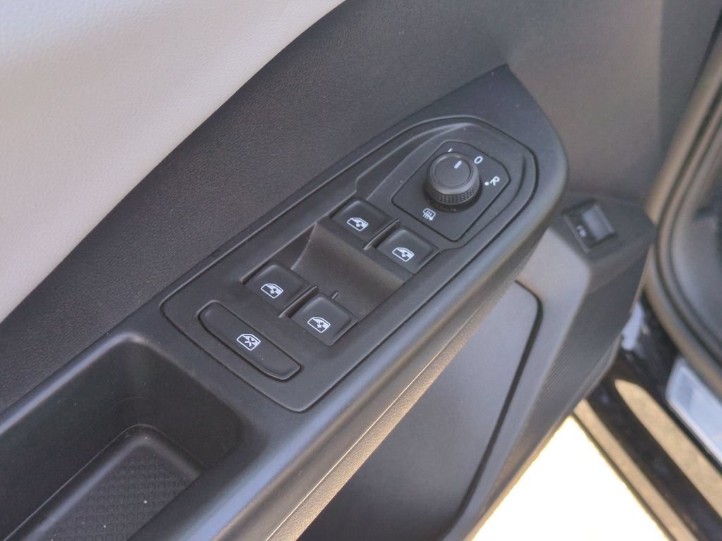 Used 2022 Volkswagen Taos SE AWD/4WD image 13