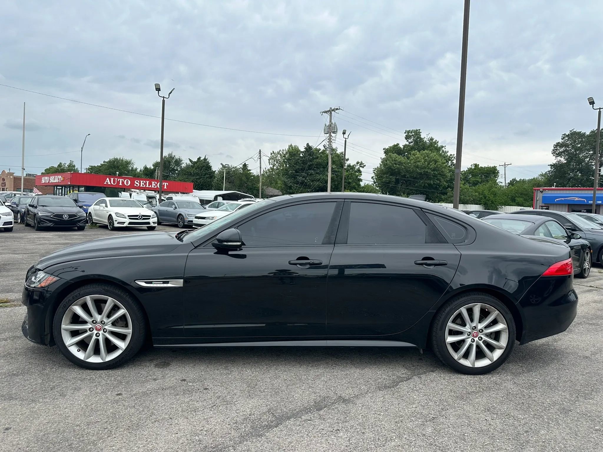 Used 2017 Jaguar XF R-Sport AWD/4WD image 35
