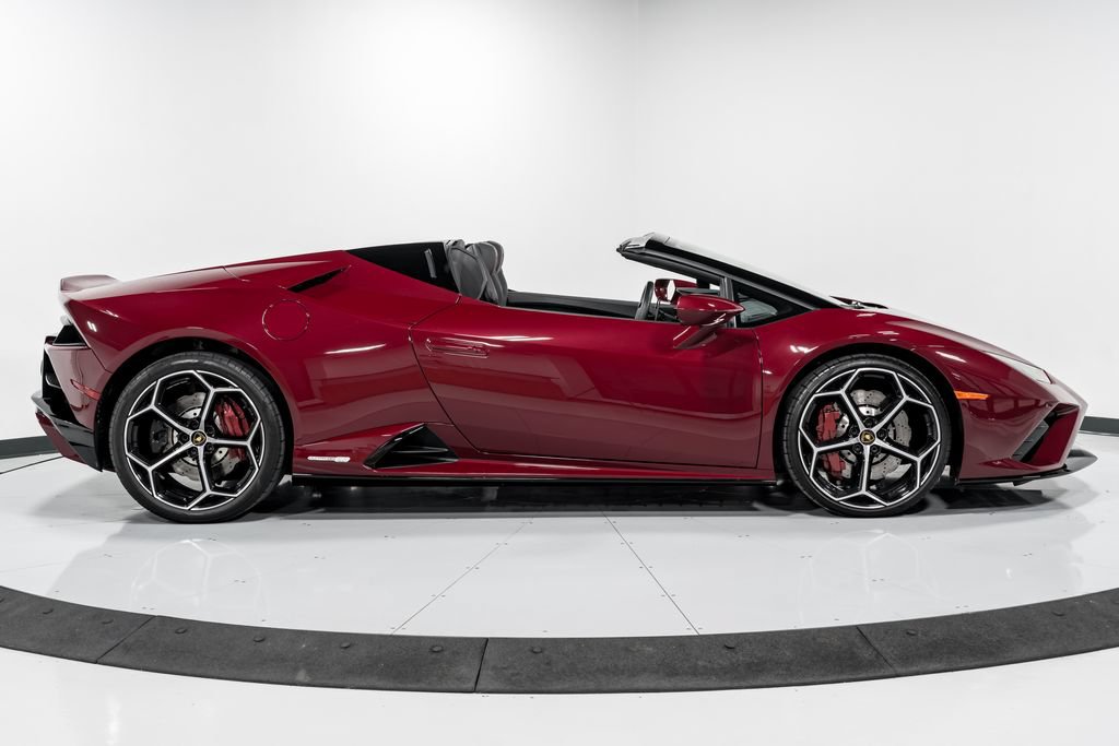 Used 2022 Lamborghini Huracan EVO RWD image 2