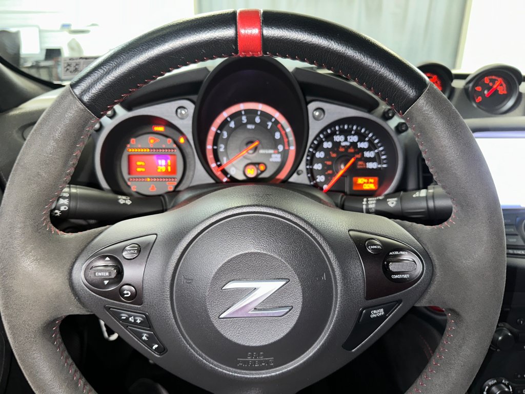 Used 2017 Nissan 370Z NISMO RWD image 2