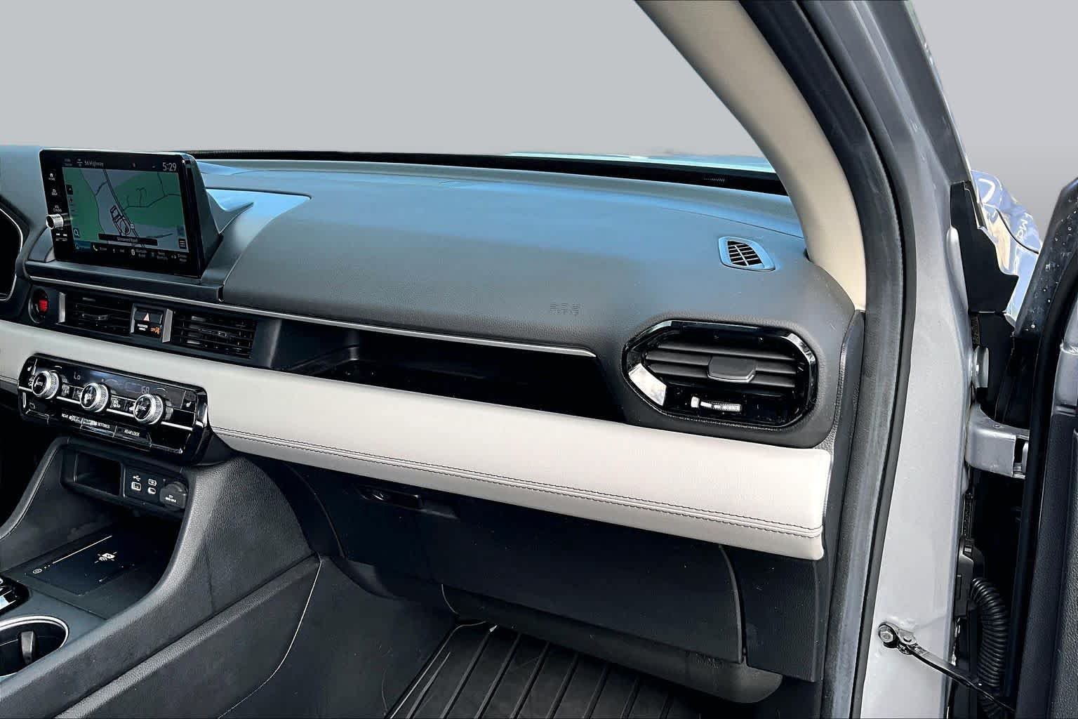 Used 2024 Honda Pilot Touring image 19
