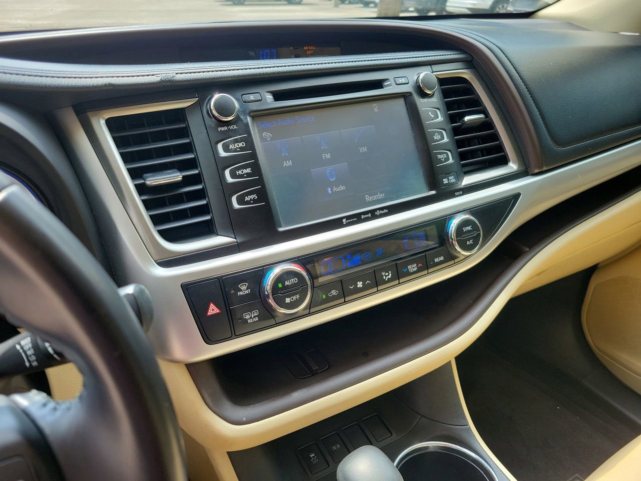 Used 2017 Toyota Highlander XLE image 24