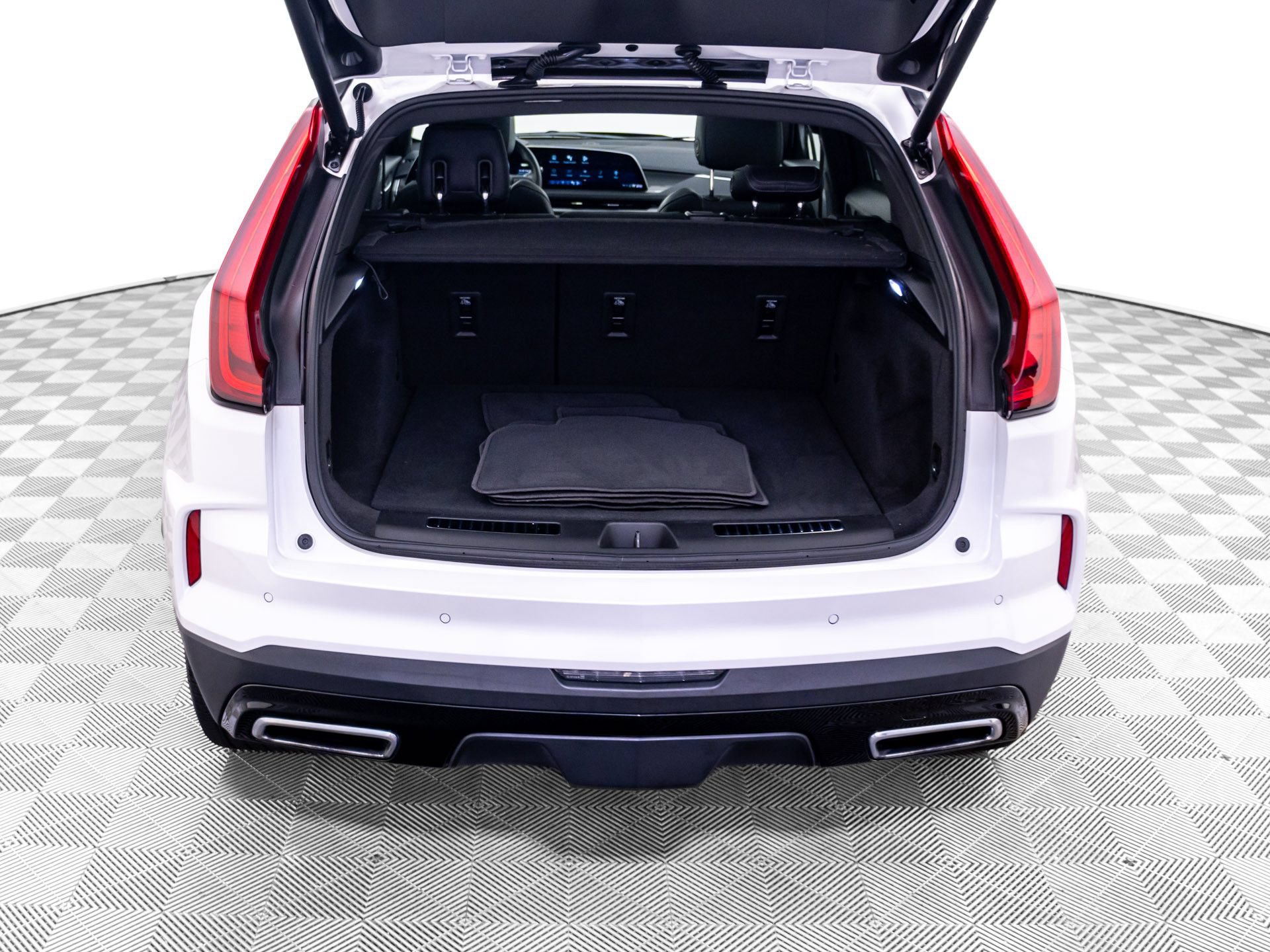 Certified 2024 Cadillac XT4 Premium Luxury w/ Technology Package FWD image 34