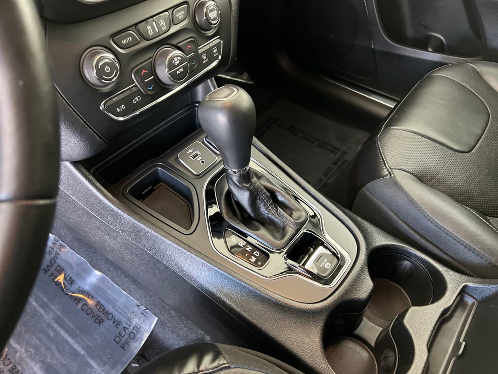 Used 2019 Jeep Cherokee Limited FWD image 26
