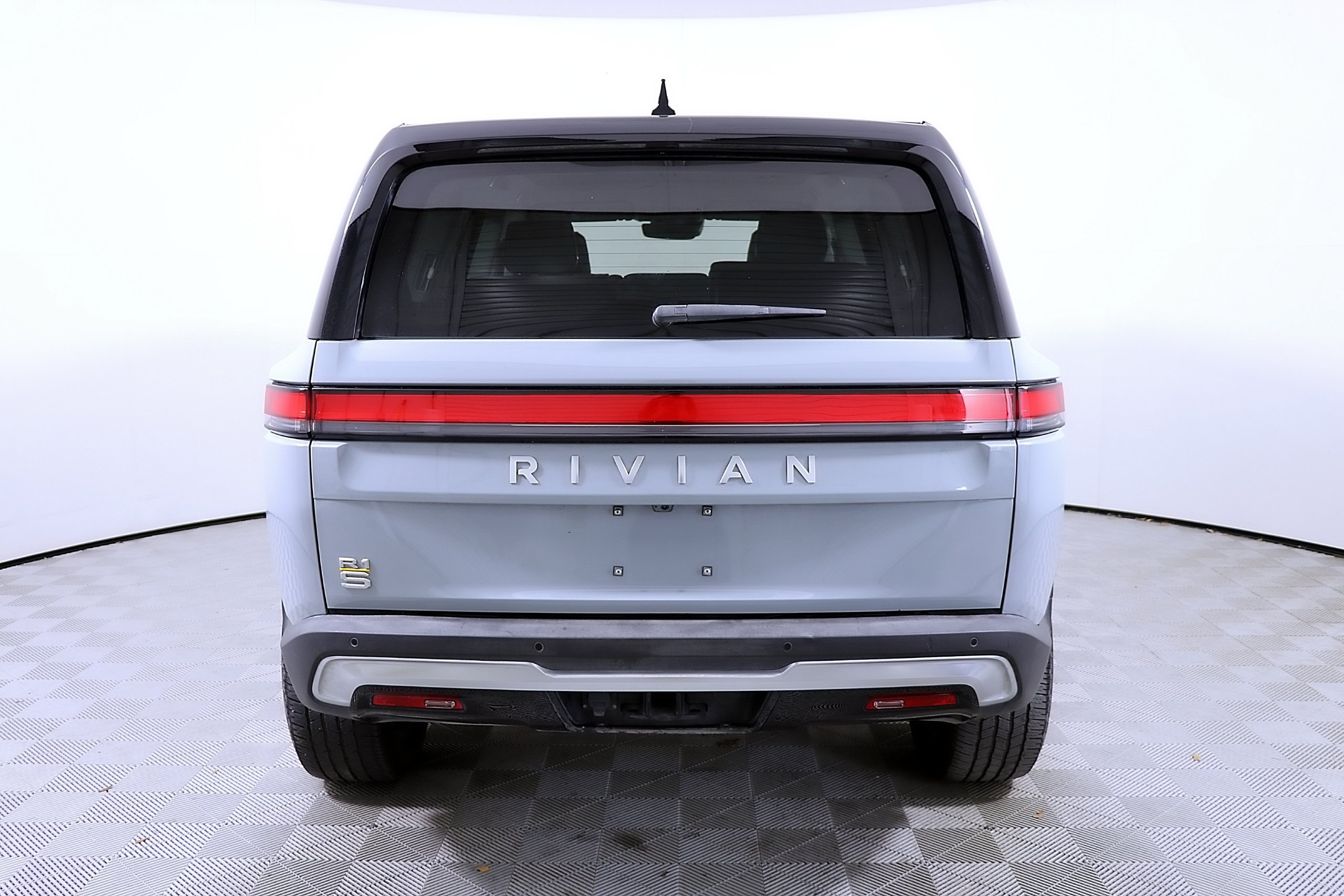 Used 2023 Rivian R1S Adventure Quad AWD/4WD image 8