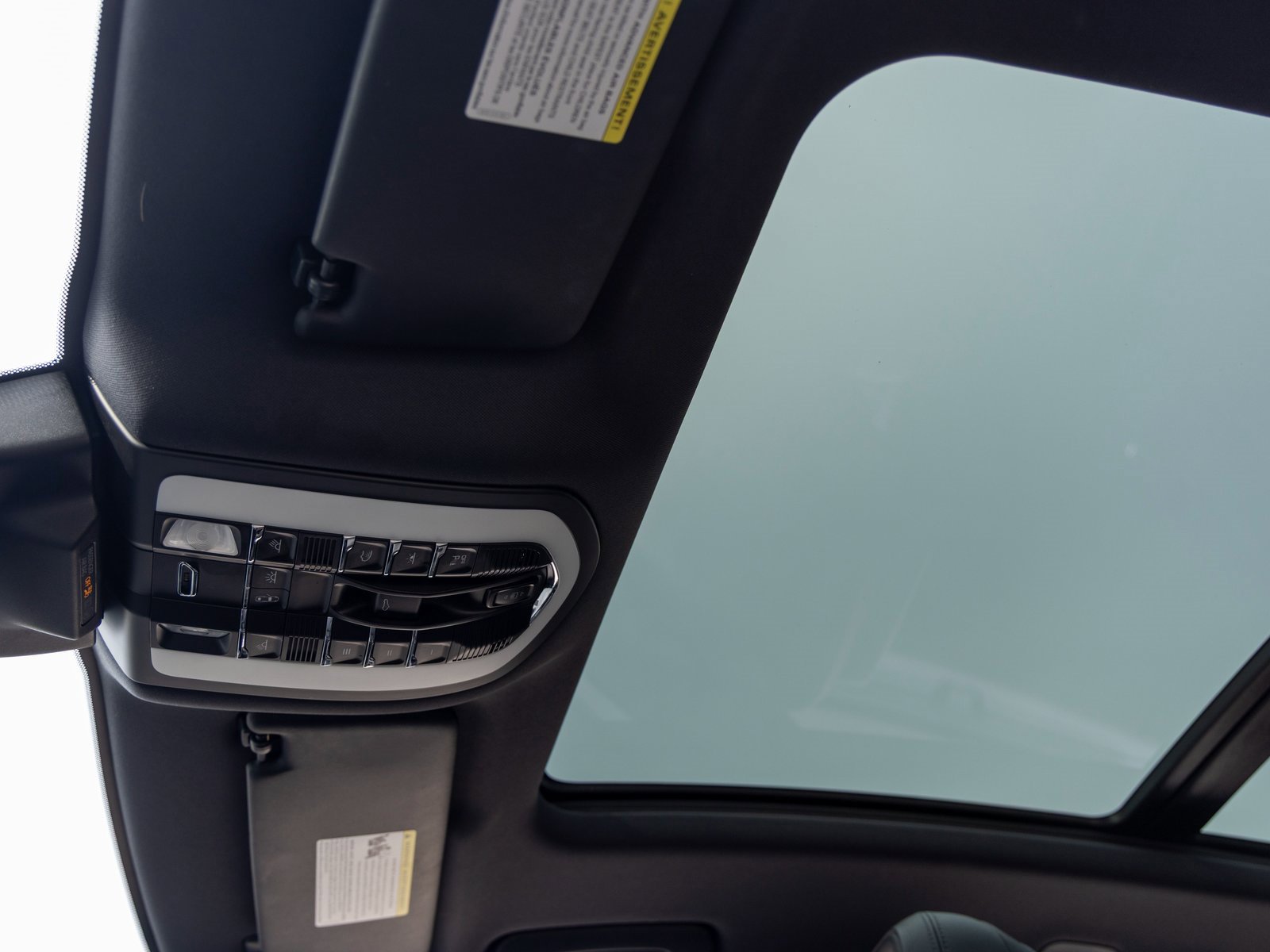 Certified 2023 Porsche Macan image 28