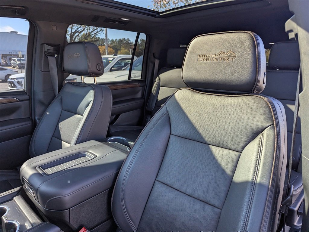 Used 2023 Chevrolet Suburban High Country image 12