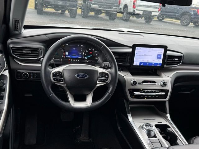 Used 2023 Ford Explorer XLT w/ Equipment Group 202A image 6