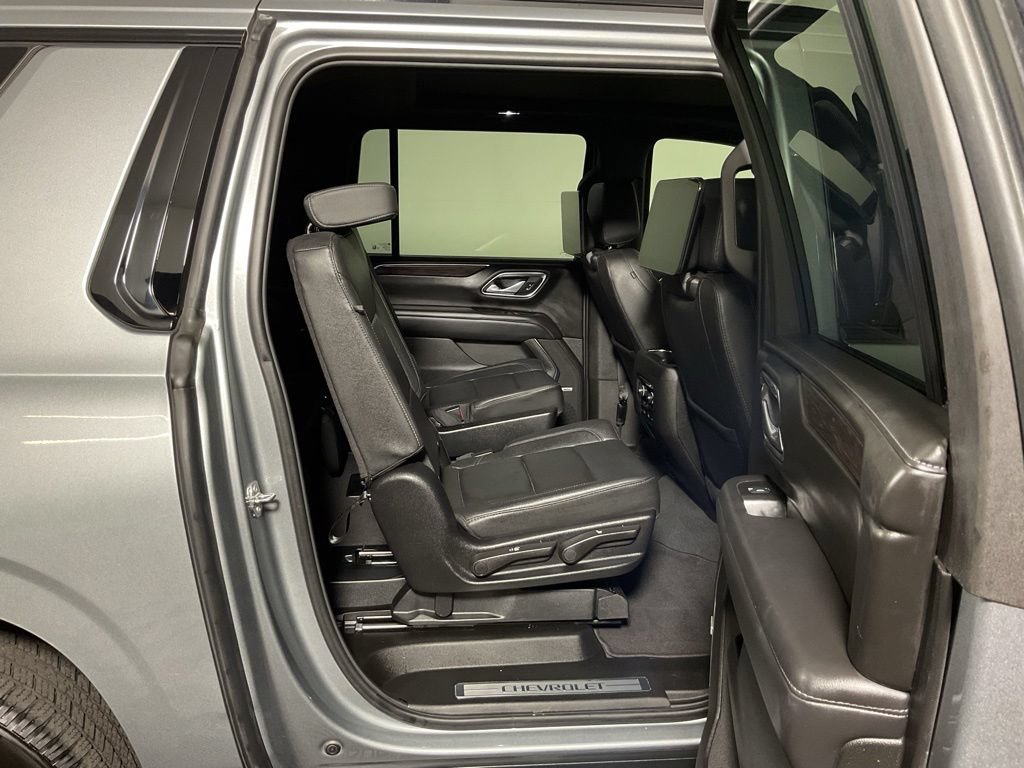 Used 2024 Chevrolet Suburban Z71 w/ Luxury Package AWD/4WD image 37