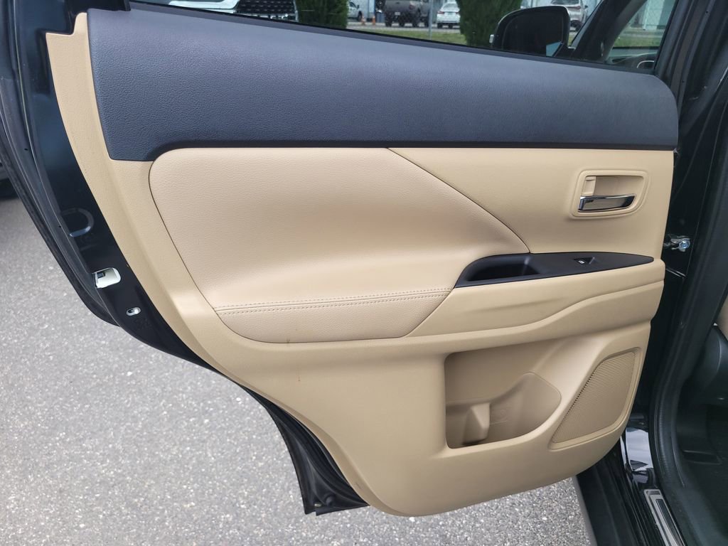 Used 2018 Mitsubishi Outlander GT AWD/4WD image 13
