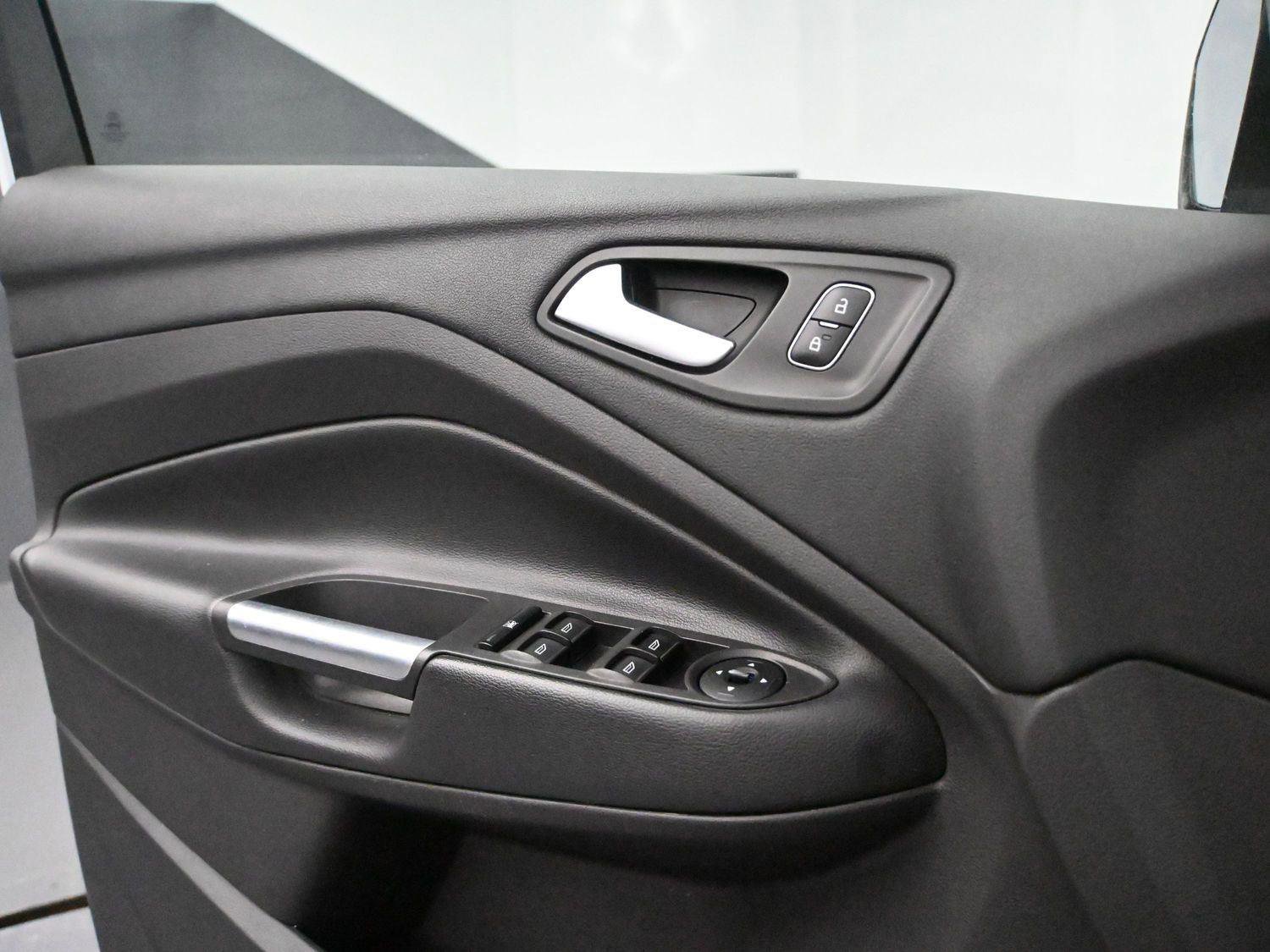 Used 2018 Ford Escape SE w/ Ford Safe & Smart Package image 7