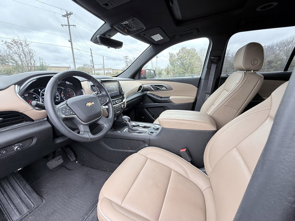 Used 2023 Chevrolet Traverse Premier image 9