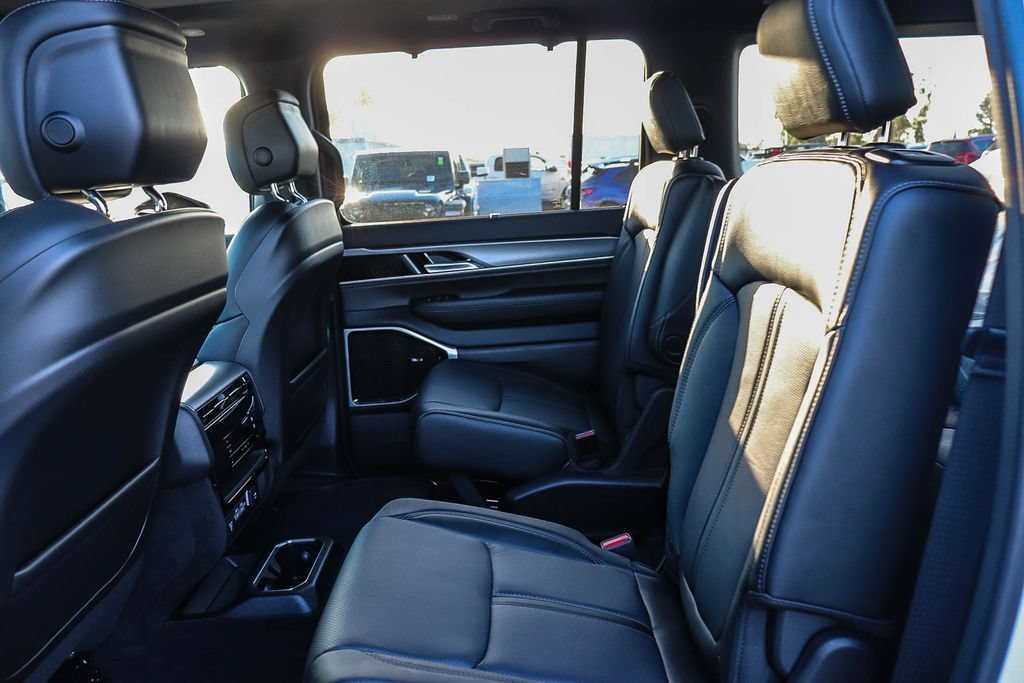 New 2026 Jeep Grand Wagoneer Limited AWD/4WD image 22