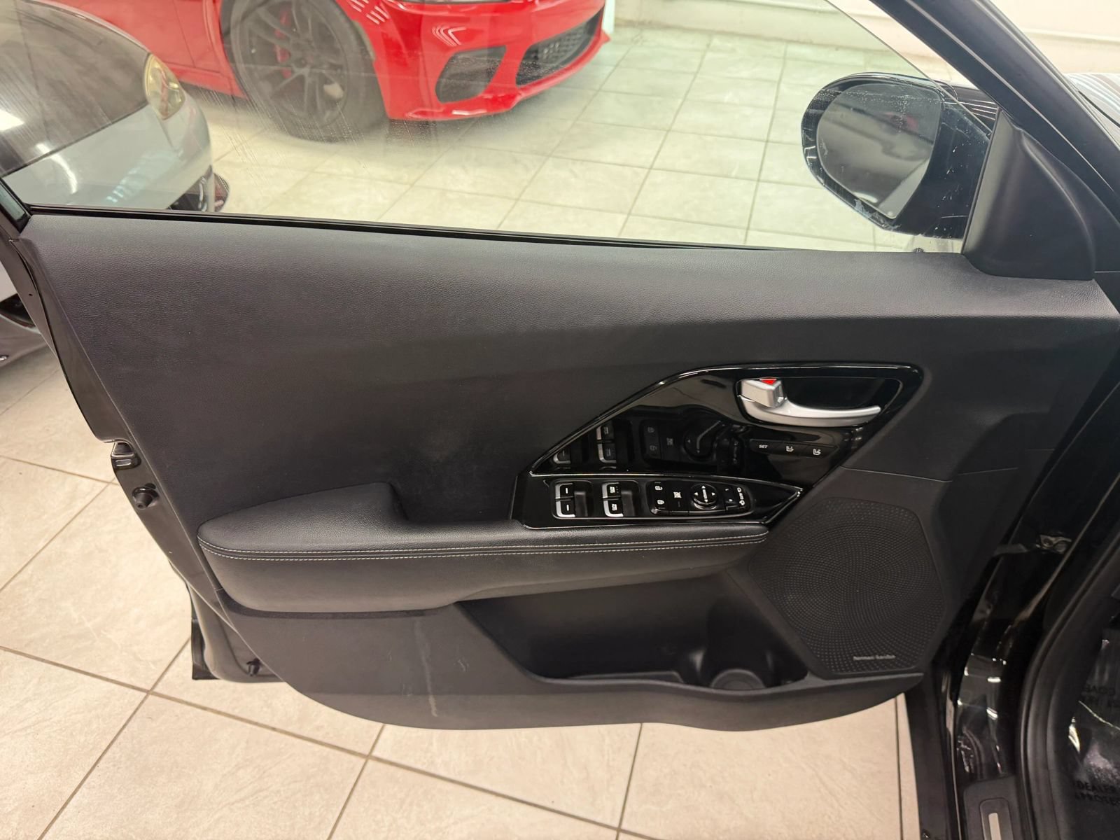 Used 2017 Kia Niro Touring FWD image 13