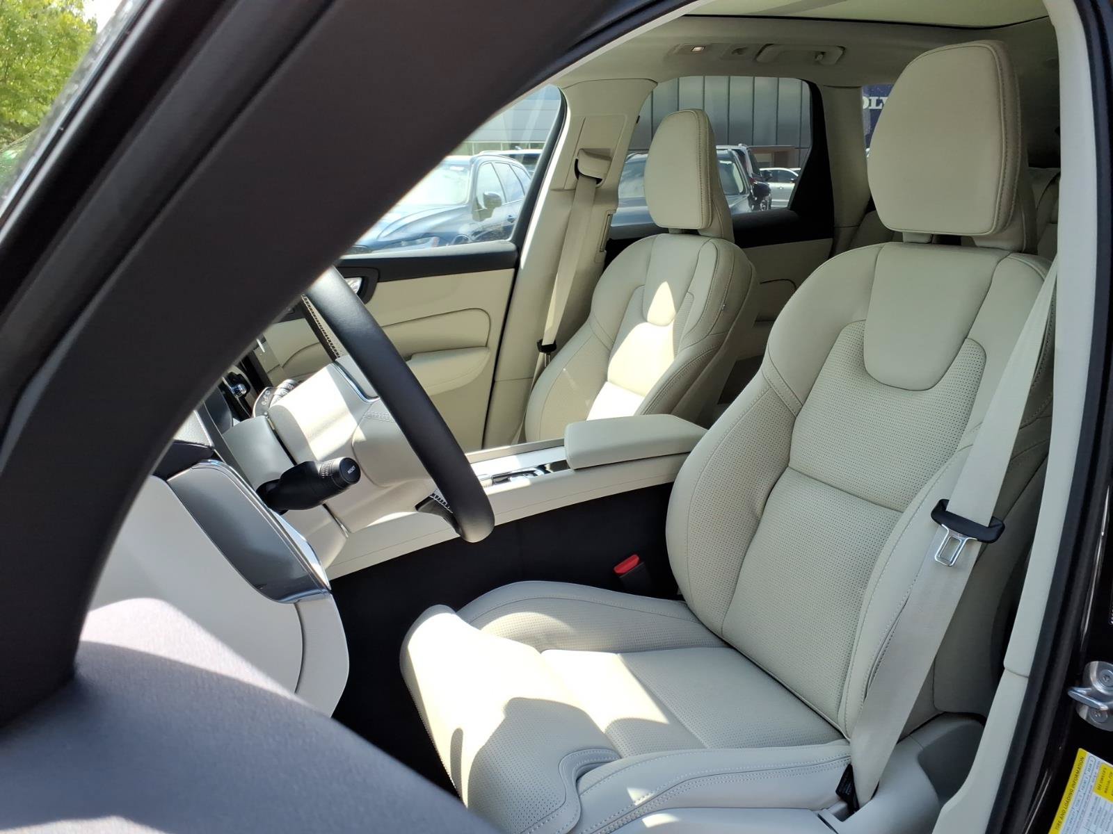 New 2026 Volvo XC60 B5 Ultra w/ Protection Package Premier AWD/4WD image 6