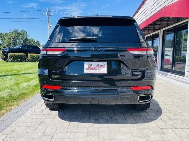 Used 2025 Jeep Grand Cherokee Summit w/ Obsidian Package AWD/4WD image 6