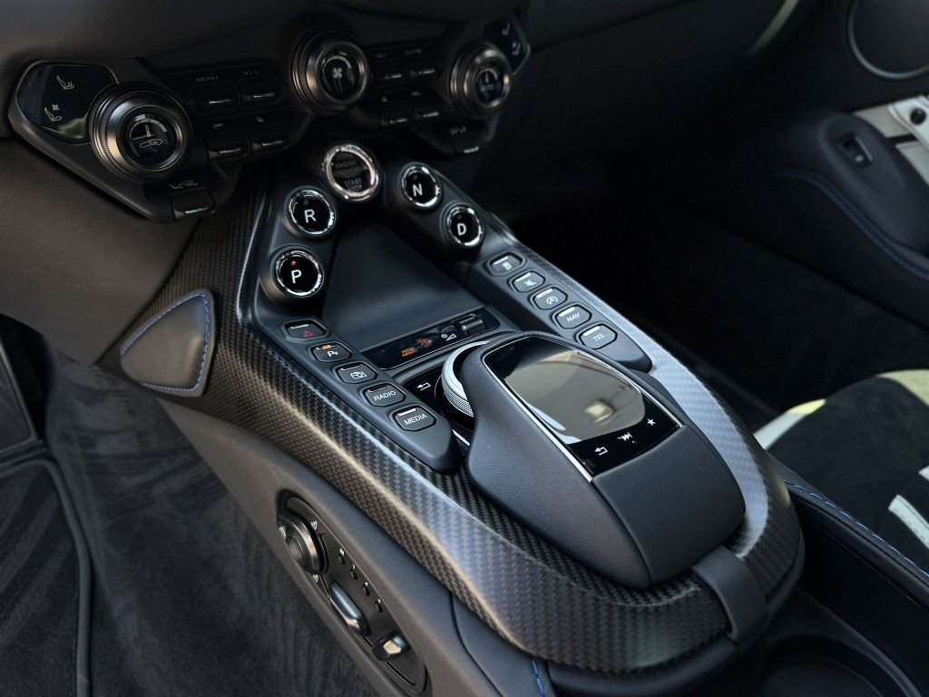 Used 2022 Aston Martin V8 Vantage Coupe RWD image 32