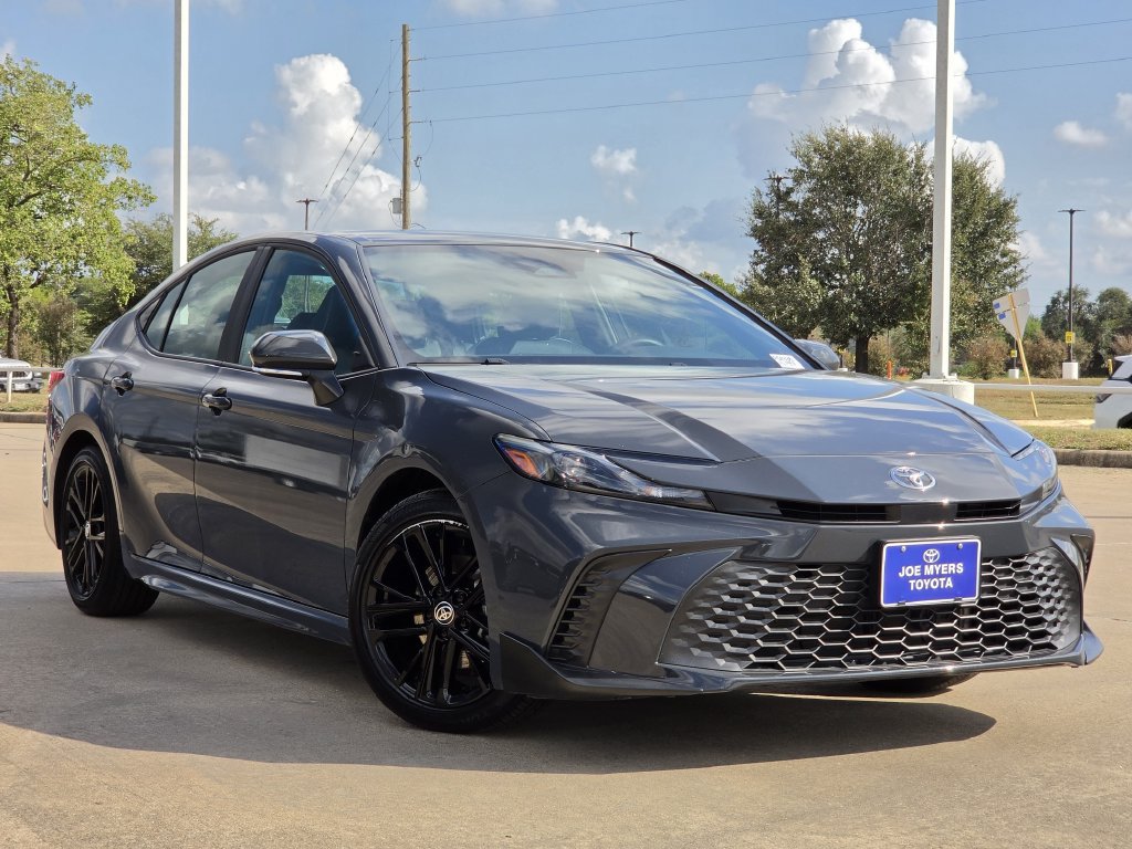 Used 2026 Toyota Camry SE FWD image 2