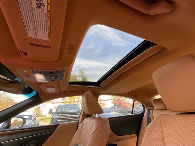 Certified 2025 Lexus ES 350 w/ Premium Package image 22