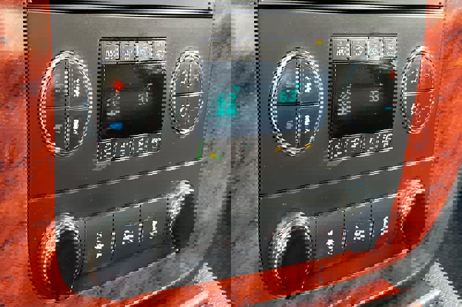 Used 2012 Chevrolet Avalanche LT image 24