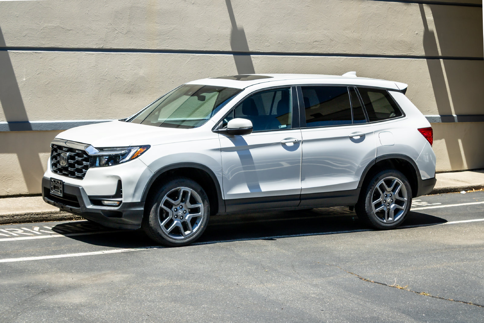 Used 2023 Honda Passport EX-L image 3