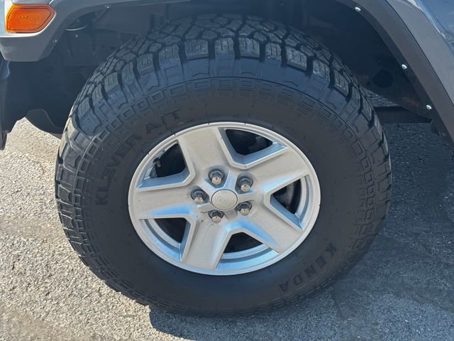 Certified 2022 Jeep Gladiator Sport AWD/4WD image 10