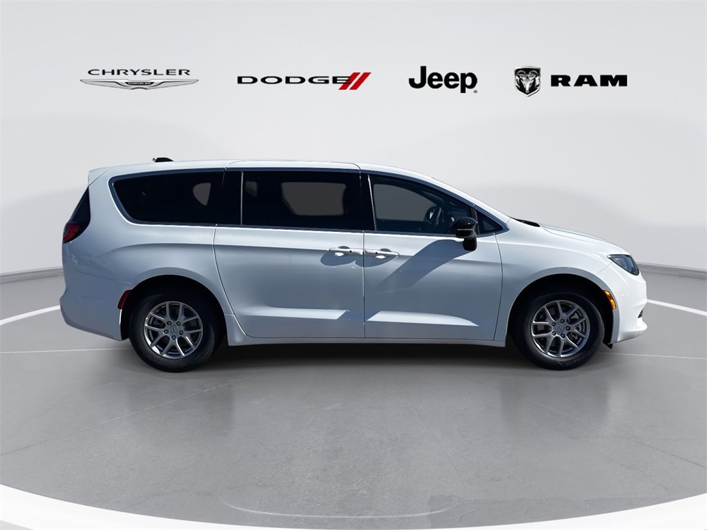 New 2026 Chrysler Voyager LX image 2