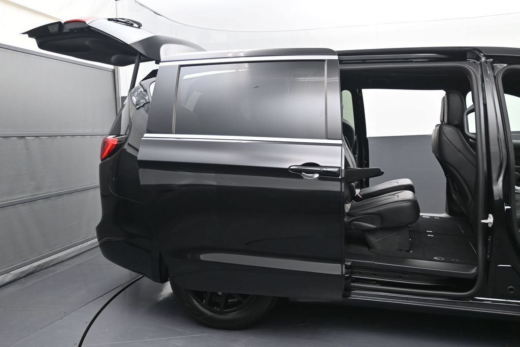 Used 2026 Chrysler Voyager LX FWD image 10