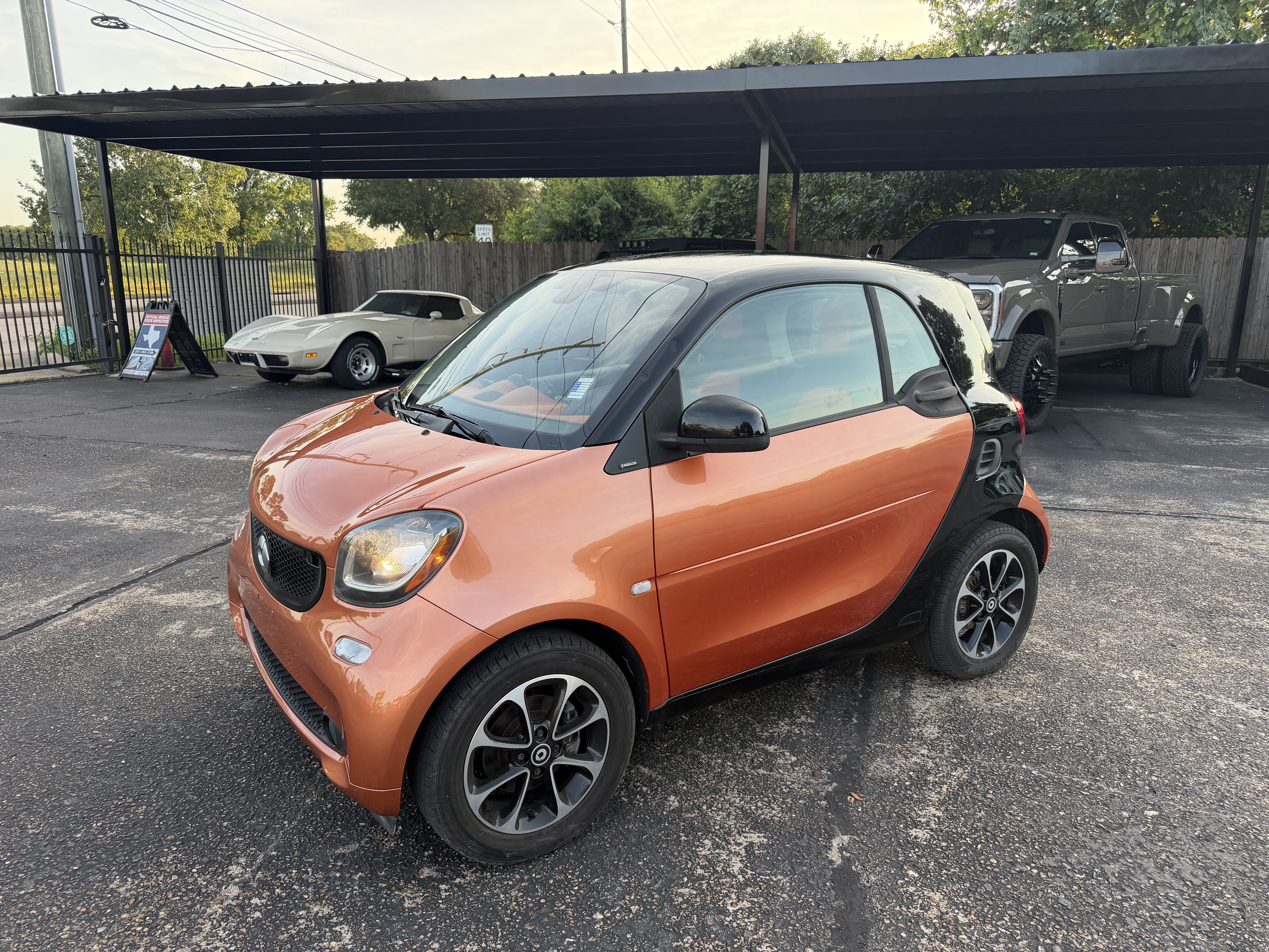 Used 2016 smart fortwo passion RWD image 2