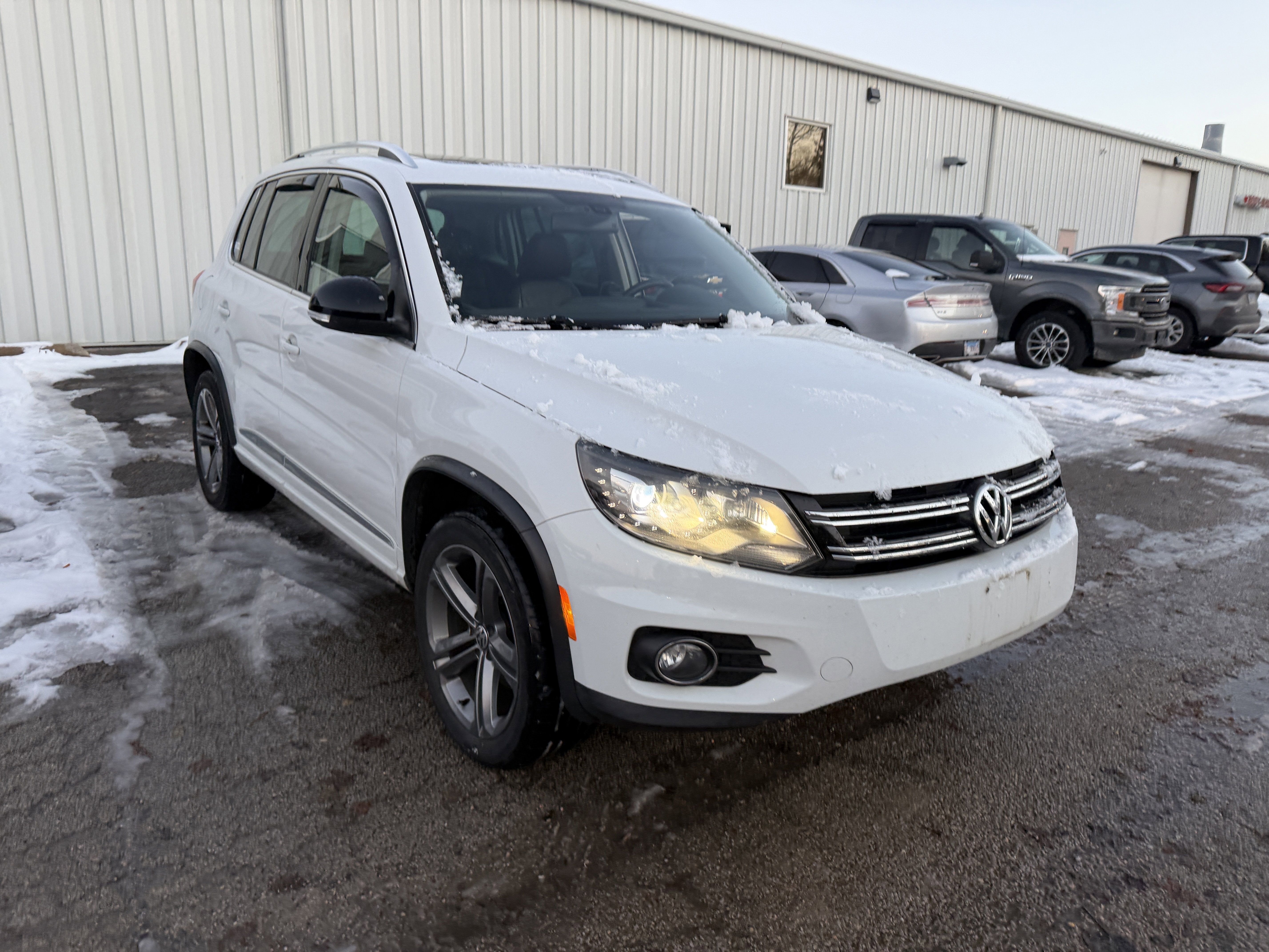 Used 2017 Volkswagen Tiguan Sport image 4