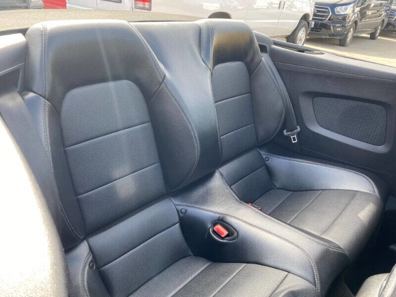 Used 2019 Ford Mustang Premium RWD image 10