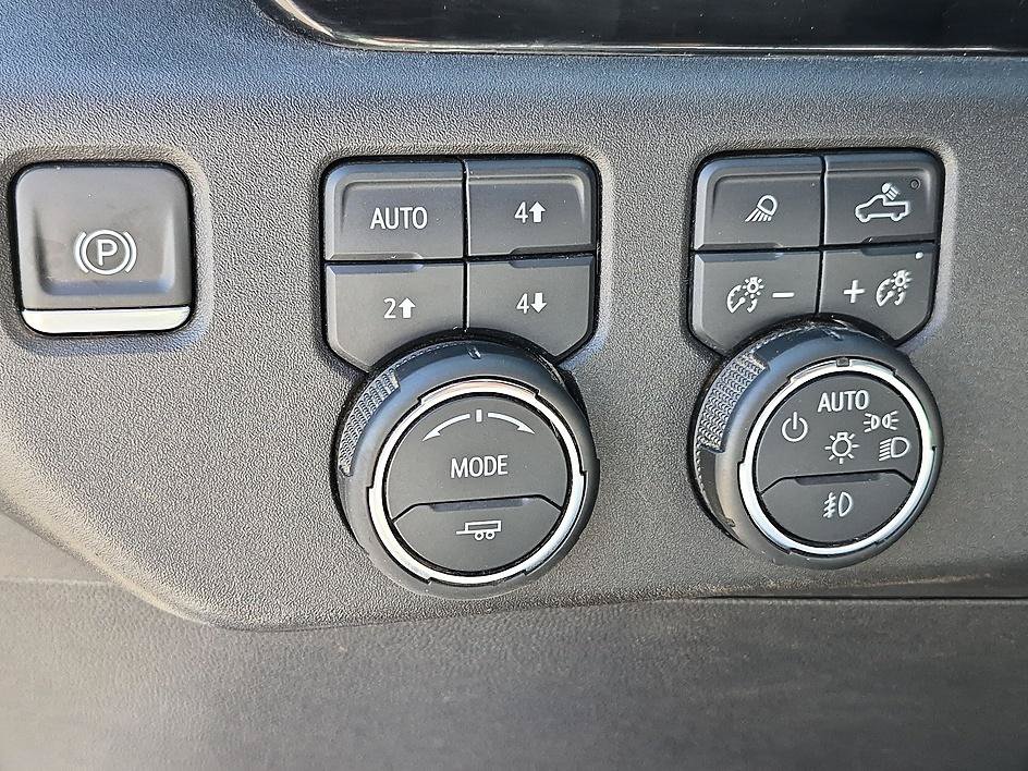 Used 2023 Chevrolet Silverado 1500 High Country AWD/4WD image 21