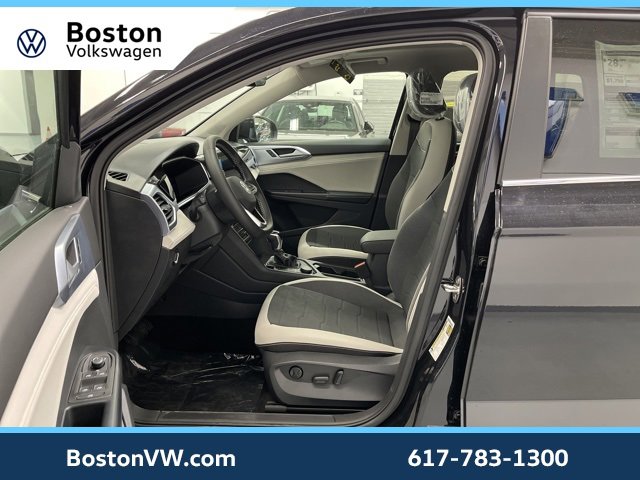 New 2026 Volkswagen Taos SE image 9