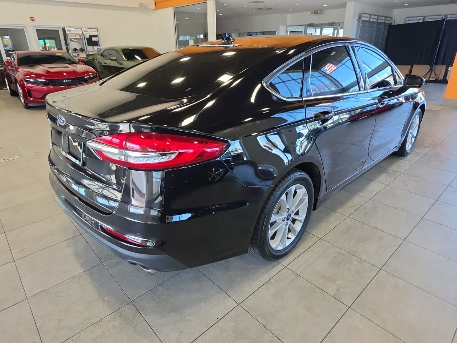 Used 2020 Ford Fusion SE FWD image 7