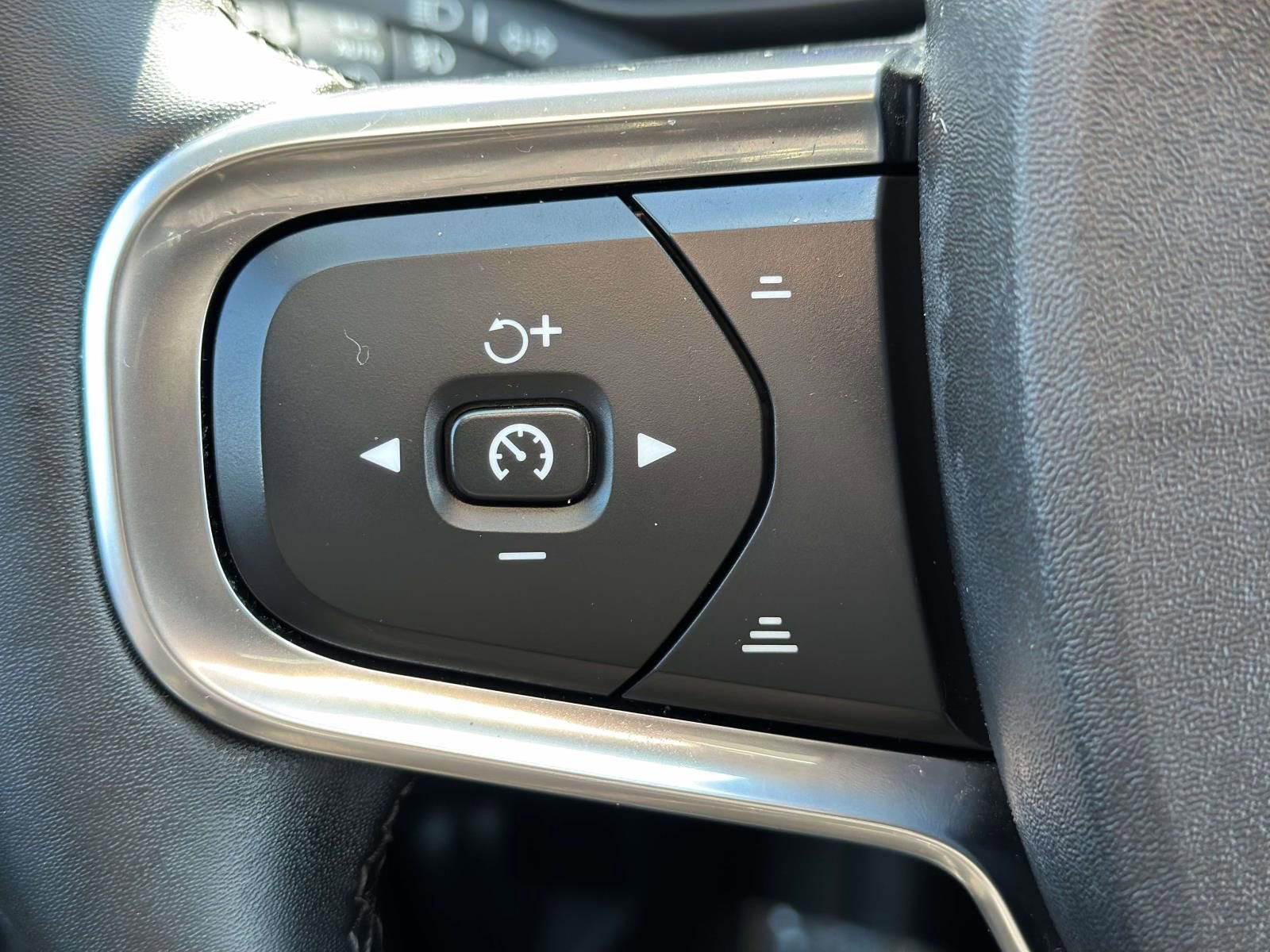 Used 2023 Volvo XC40 B5 Plus w/ Driver Assist Package image 14