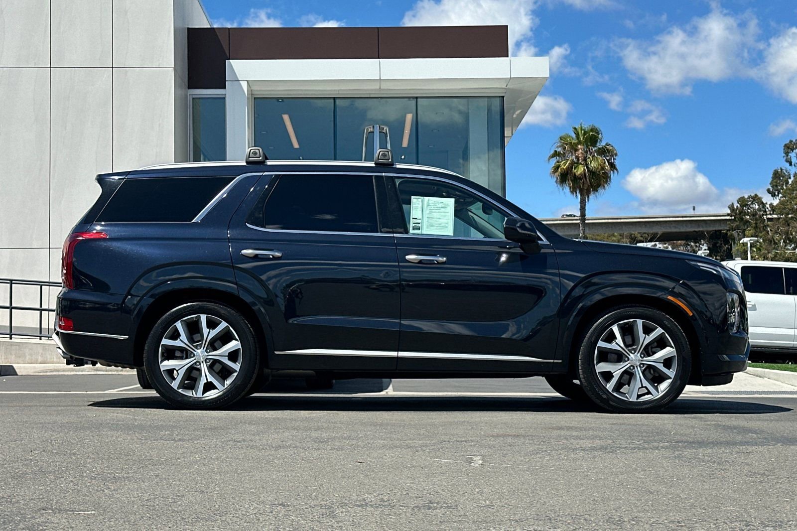 Used 2022 Hyundai Palisade Limited AWD/4WD image 2