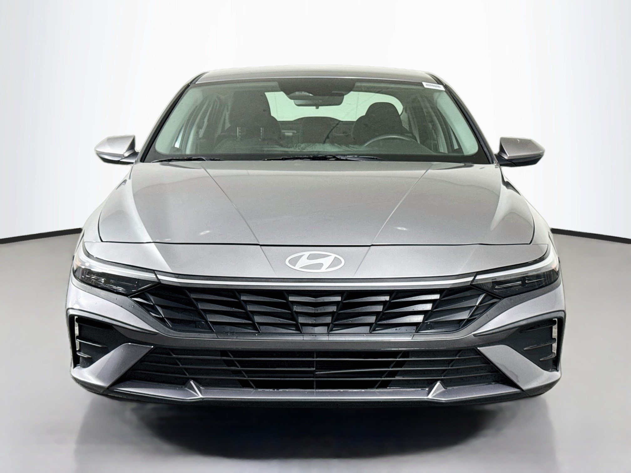 Used 2025 Hyundai Elantra SE FWD image 2