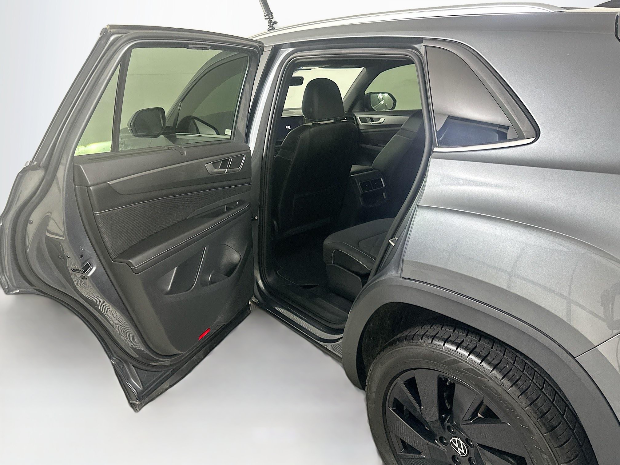 Used 2024 Volkswagen Atlas Cross Sport SE w/ Black Wheel Package FWD image 24