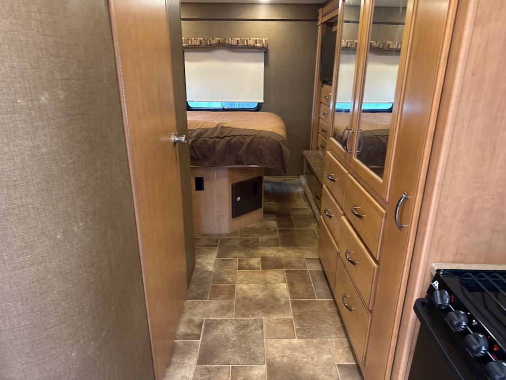 Used 2016 Ford E-450 and Econoline 450 Super Duty w/ Motorhome Prep Package RWD image 26