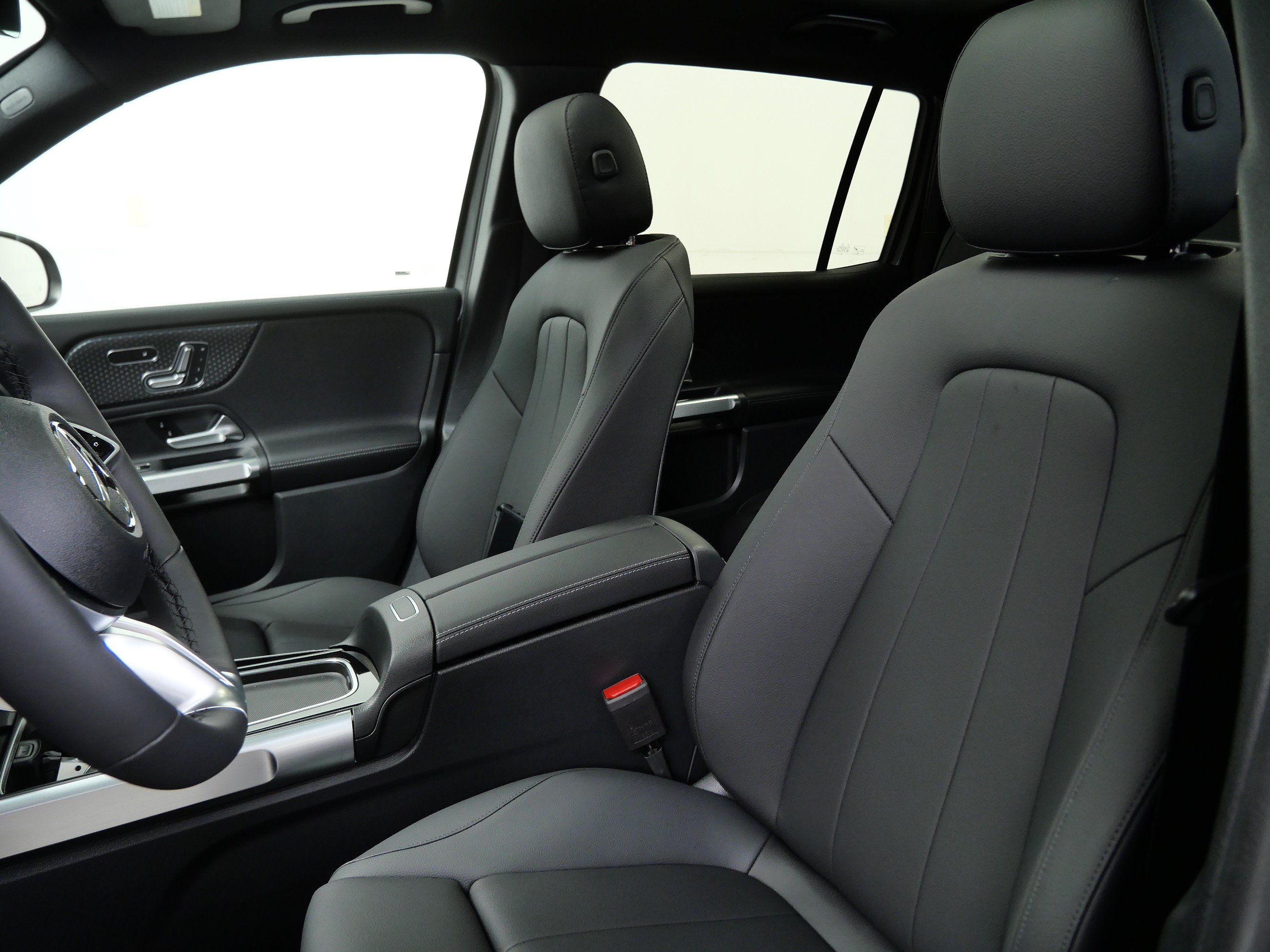 New 2026 Mercedes-Benz GLB 250 4MATIC image 8