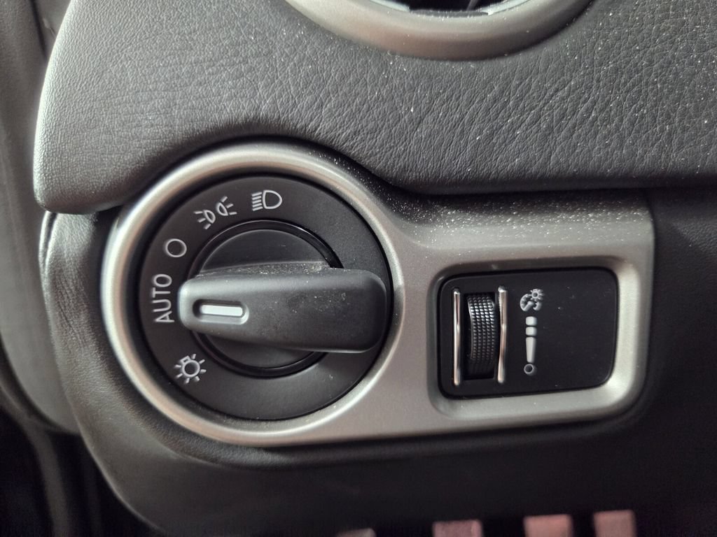 Used 2014 SRT Viper GTS w/ GTS Laguna Interior Package RWD image 19