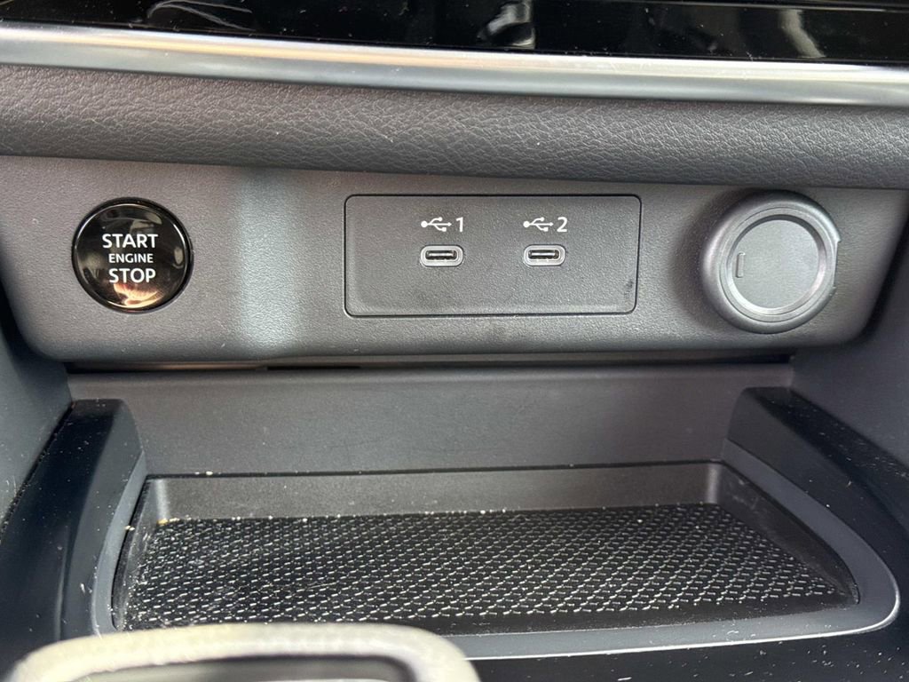 Used 2025 Nissan Rogue S image 26