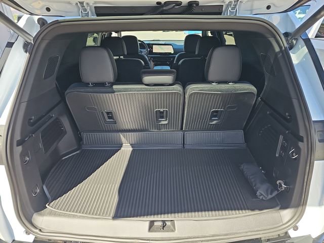 Used 2026 Chevrolet Traverse High Country w/ LPO, Floor Liner Package AWD/4WD image 16