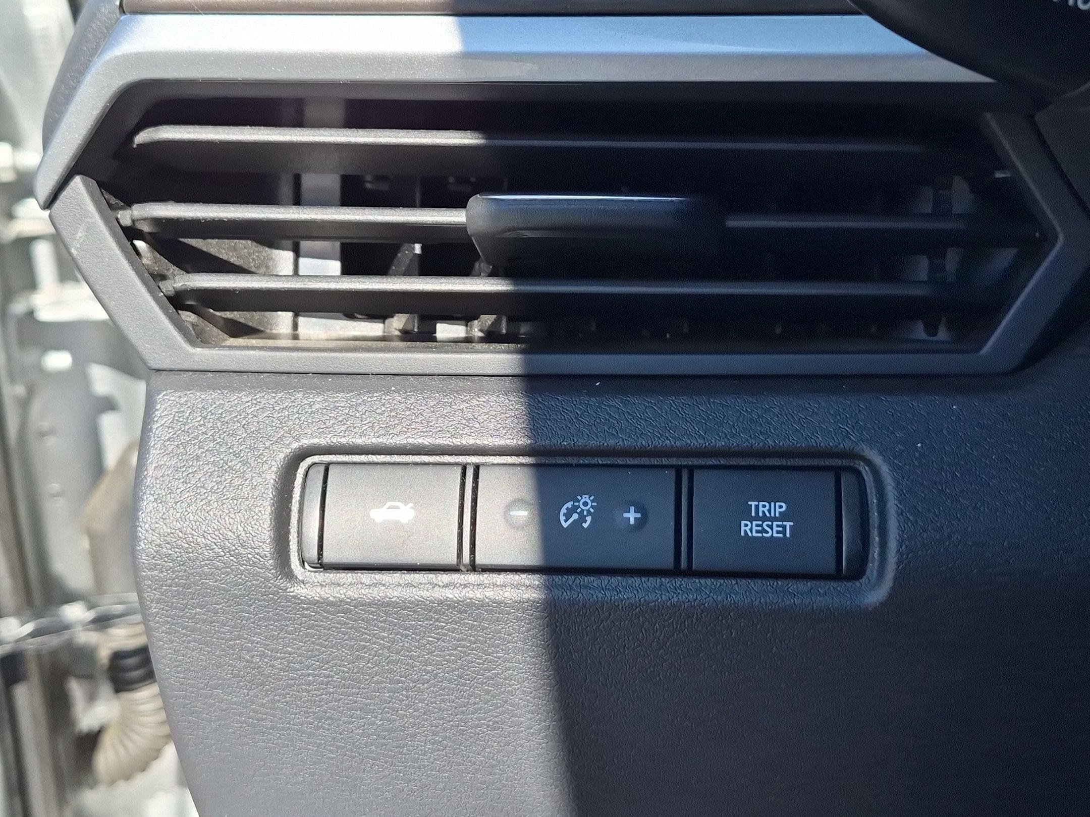 Used 2025 Nissan Altima 2.5 SV FWD image 17