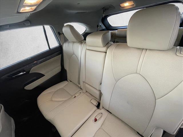 Used 2020 Toyota Highlander Limited image 10