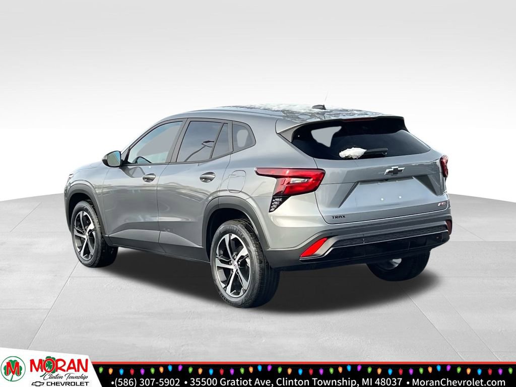 Certified 2024 Chevrolet Trax RS w/ Driver Confidence Package image 4