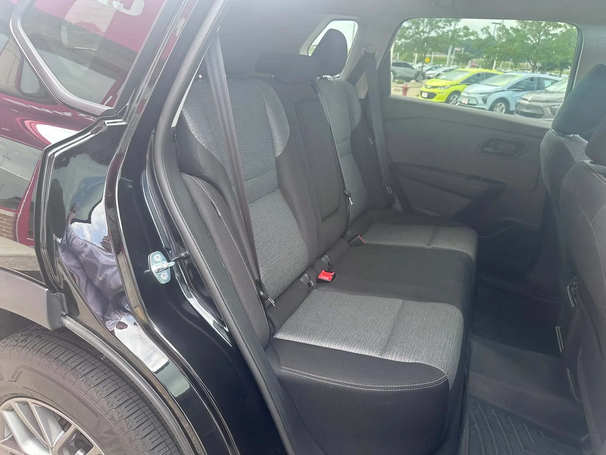 Used 2022 Nissan Rogue S AWD/4WD image 13